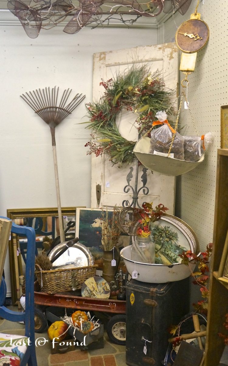 30 Creative Fall Antique Booth Display Ideas - Lost & Found Decor