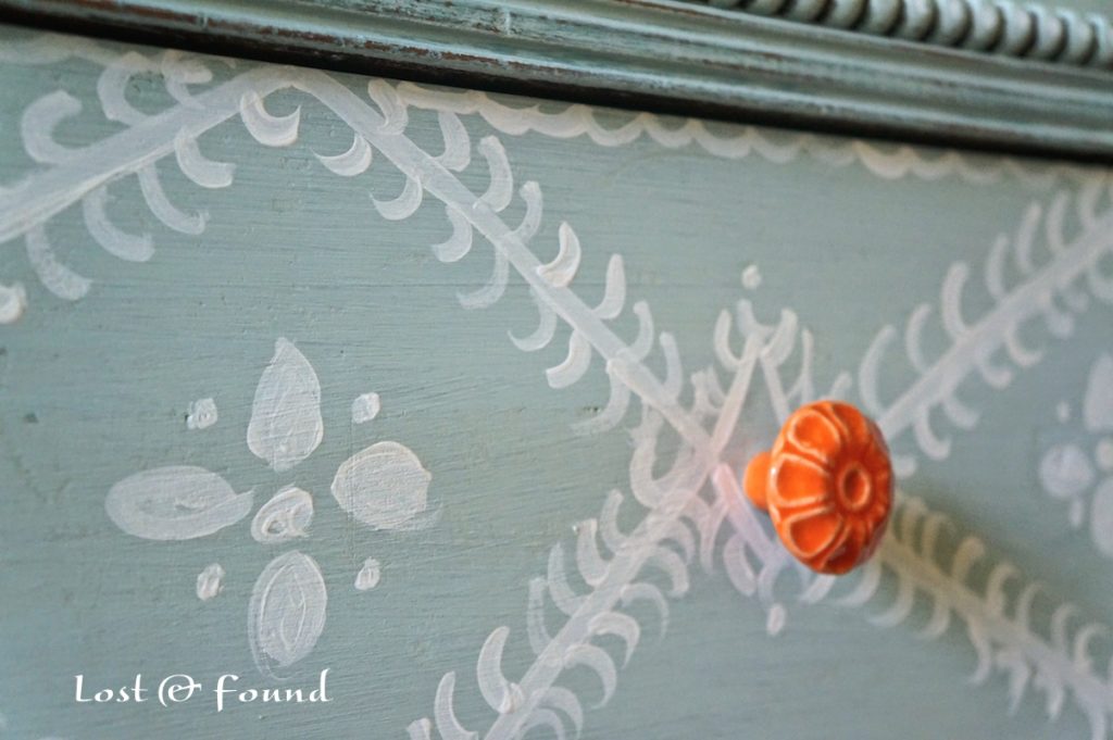 Painting-Furniture-with-Annie-Sloan-Chalk-Paint-10