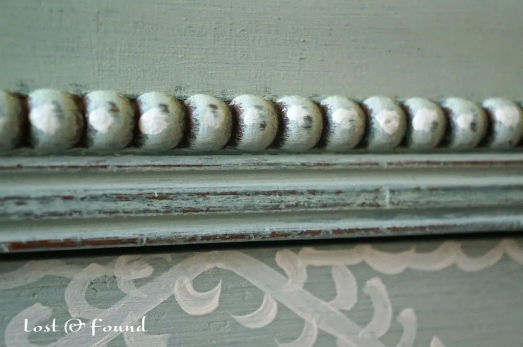 Painting-Furniture-with-Annie-Sloan-Chalk-Paint-6