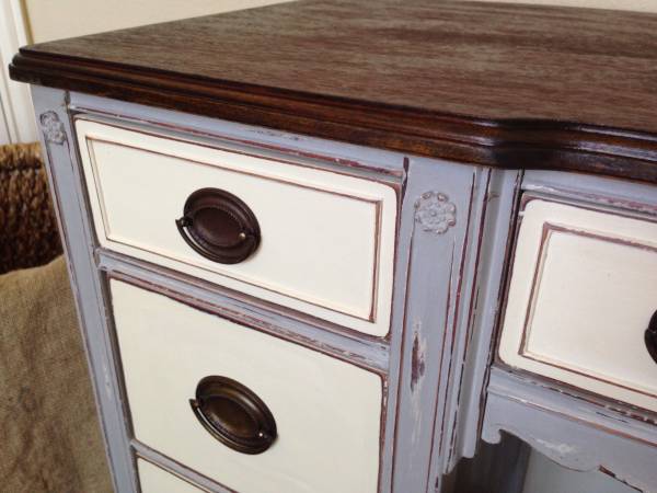 Painting-Furniture-With-Chalk-Paint