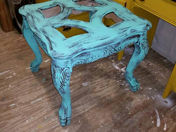 Painting-Furniture-With-Chalk-Paint