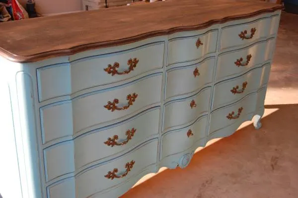 Painting-Furniture-With-Chalk-Paint-blue-stained-top