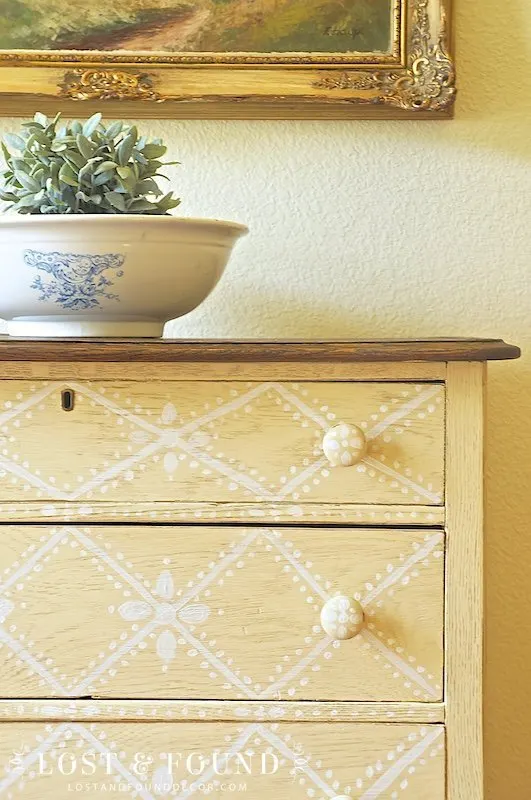 how-to-antique-painted-furniture-glaze-dark-wax