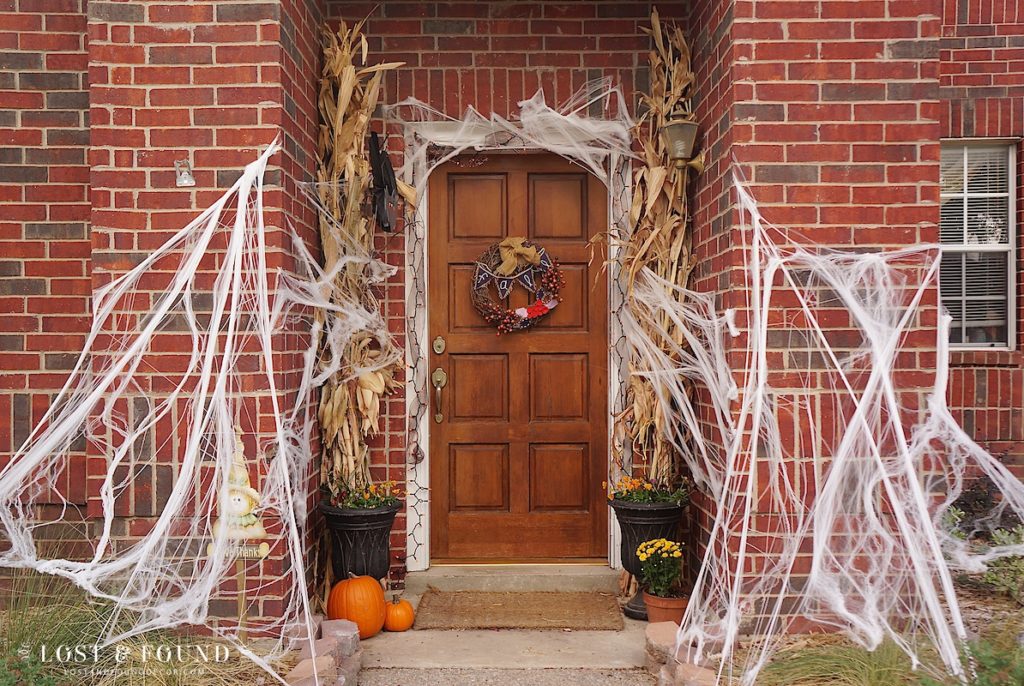Easy front-door Halloween decorations