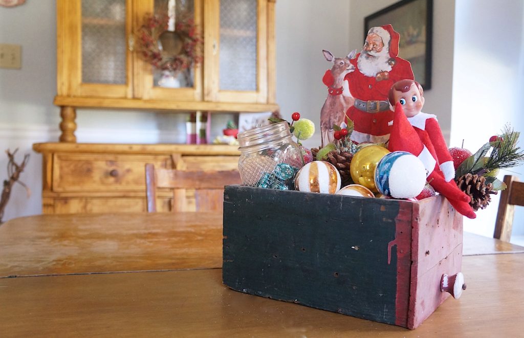 How to Make a Simple and Fun Christmas Vignette