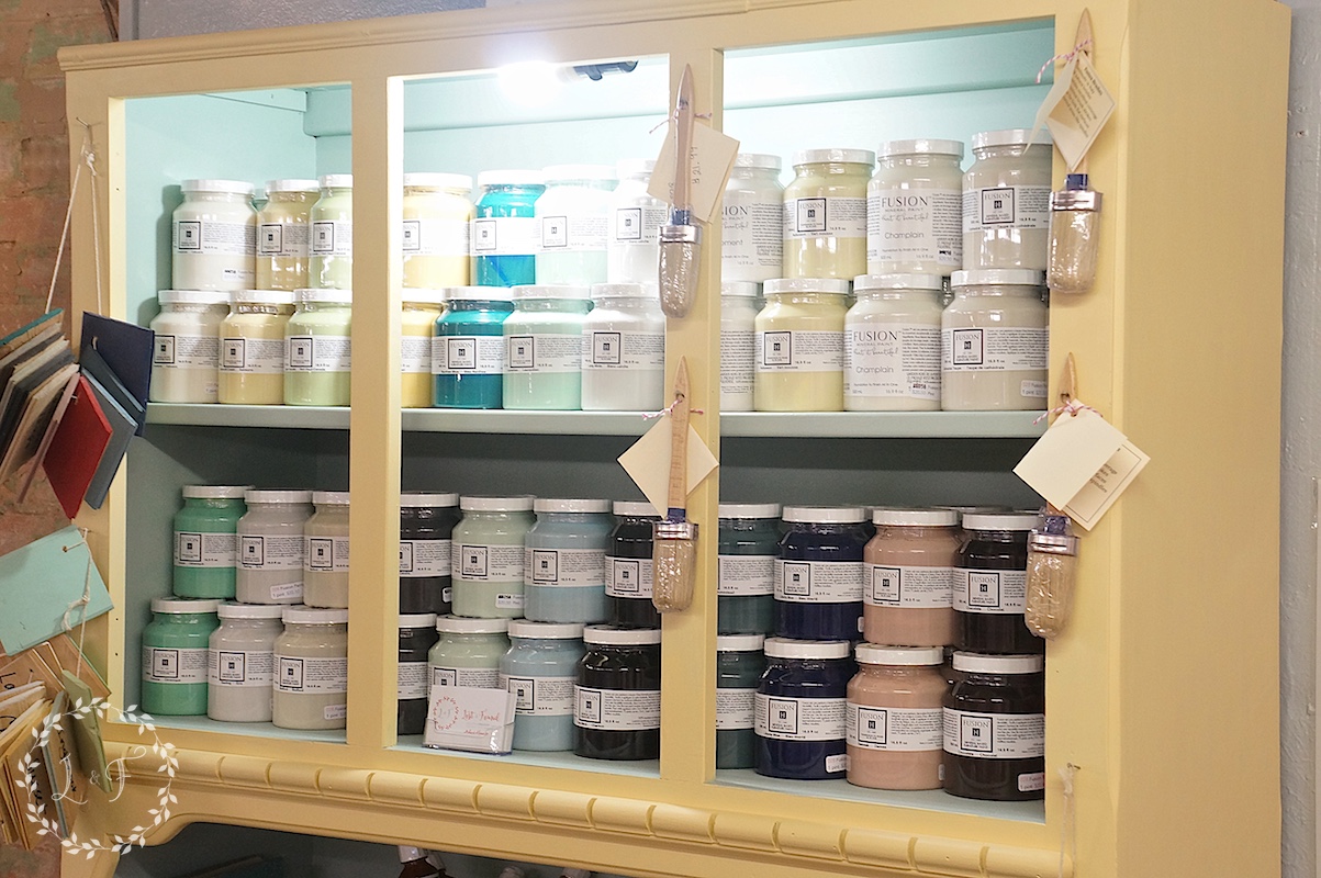 booth paint display