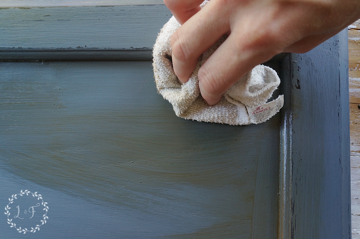 how-to-antique-painted-furniture-glaze-dark-wax