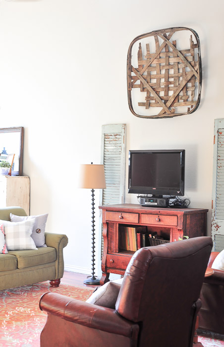 living-room-decor-tobacco-basket