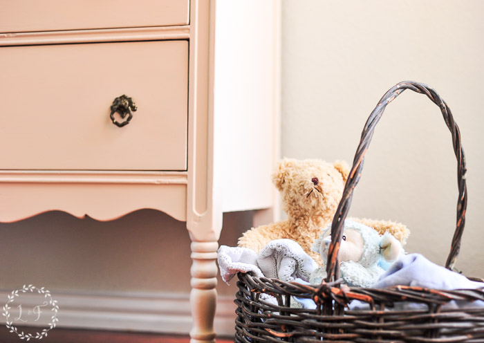painted-chest-of-drawers-for-nursery
