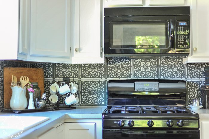 kitchen-makeover-faux-patterned-tiles-2