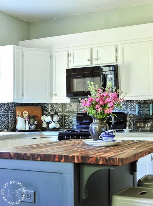 kitchen-makeover-faux-patterned-tiles