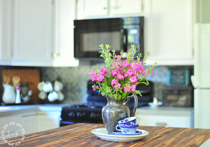 kitchen-makeover-stenciled-tiles