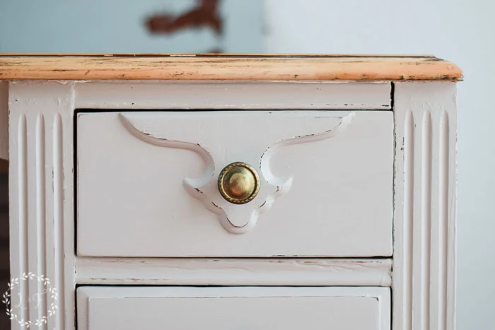 How to Touch Up Paint on Painted Furniture the Easy Way