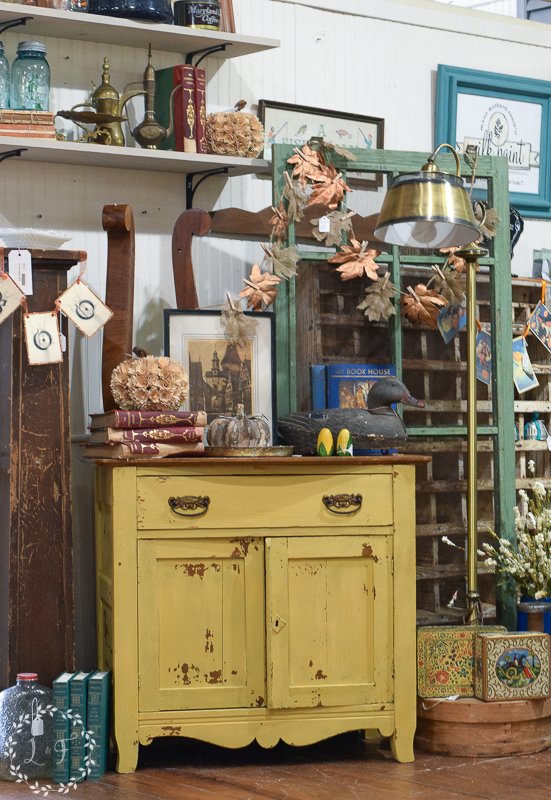 fall antique booth displays 3