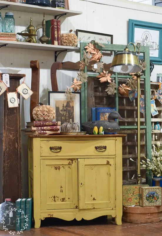 fall antique booth displays 3