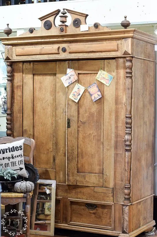 fall antique booth displays 6