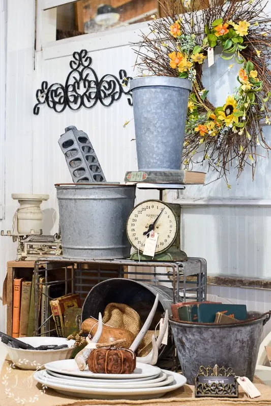 fall antique booth display ideas