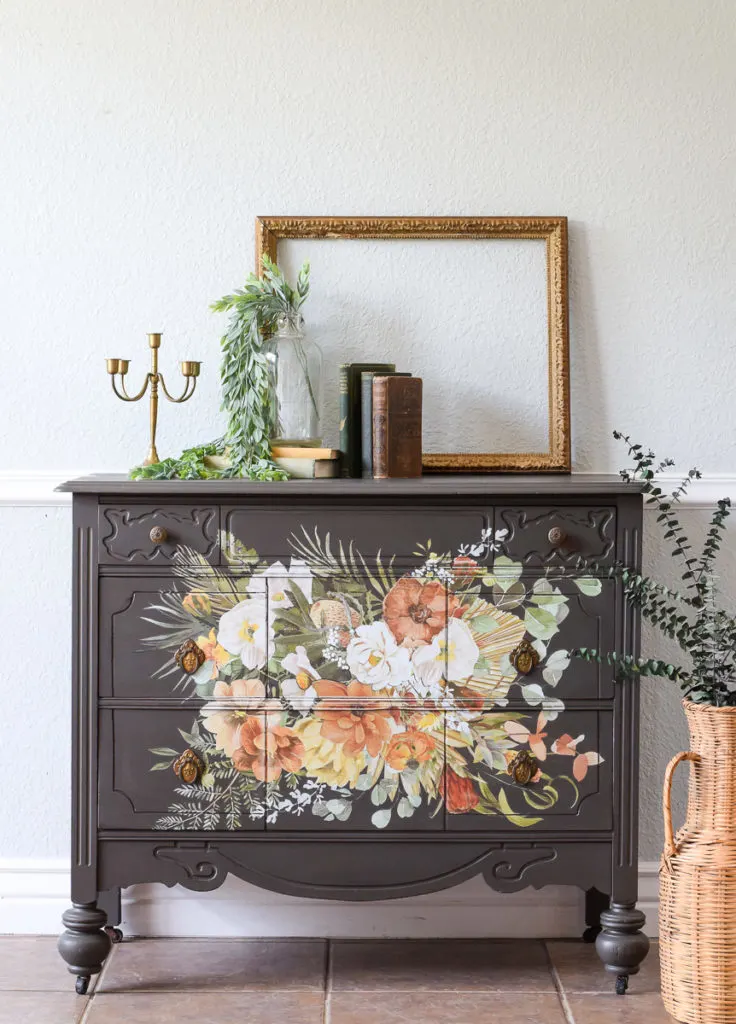 Antique Dresser Painted in Fusion Mineral Paint Oakham - Lost