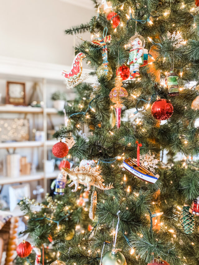 How to Hang Christmas Tree Lights Like a Pro!