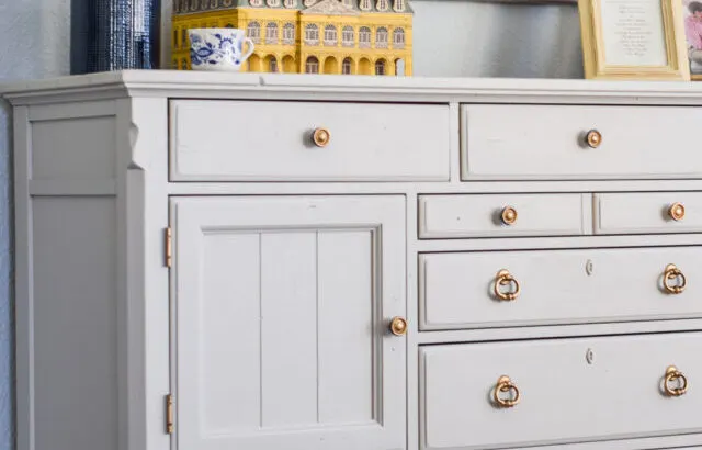 cropped-how-to-clean-painted-furniture-11.jpg