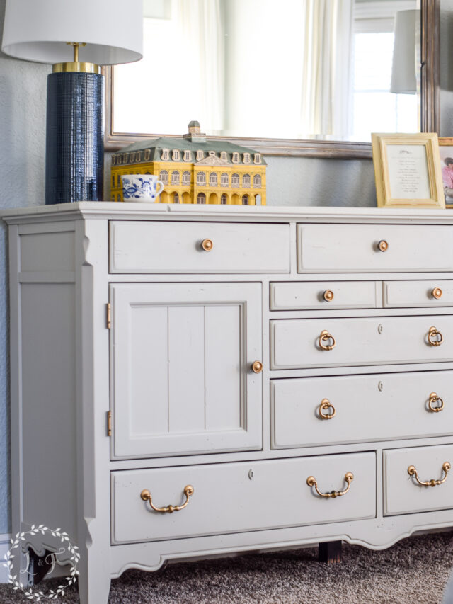 How to Clean Painted Wooden Furniture