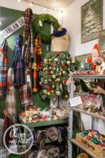 30 Inspiring Christmas Antique Booth Display Ideas - Lost & Found Decor