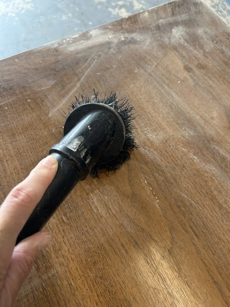 cleaning table